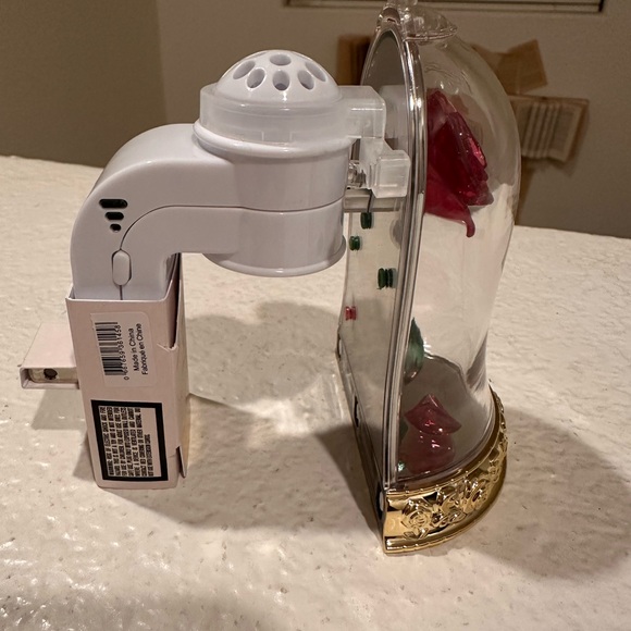 (DISNEY PRINCESS collection) Belle wallflowers nightlight. - Picture 4 of 4